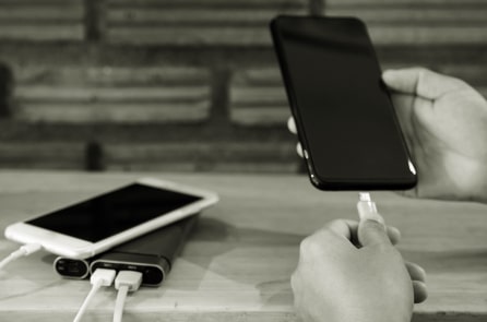 Một số lưu ý để tránh tai nạn khi sử dụng điện thoại di động