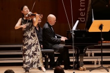 Câu chuyện về Midori: Nghệ sĩ vĩ cầm xuất sắc với trái tim nhân ái