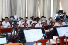 Mong ‘hãm’ làn sóng y bác sĩ nghỉ việc, Bình Dương tính tăng lương tối đa gấp 3 lần