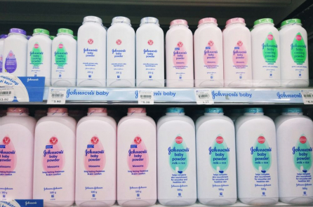 Hãng Johnson & Johnson tiếp tục đề nghị tòa dừng các vụ kiện chất gây ung thư