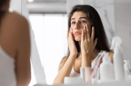 Tư thế ngủ này khiến khuôn mặt bạn nhiều nếp nhăn