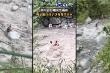 Tứ Xuyên: Video đang cắm trại chợt bị lũ cuốn trôi, ít nhất 13 người thương vong