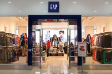Thời trang GAP đóng hàng loạt cửa hàng tại Trung Quốc
