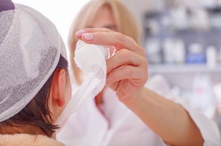 Người phụ nữ nhận về làn da sần sùi sau khi chi tiền làm đẹp