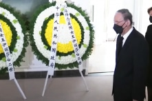 Vì sao ông Vương Kỳ Sơn đeo khẩu trang trong tang lễ của Nữ hoàng Anh?