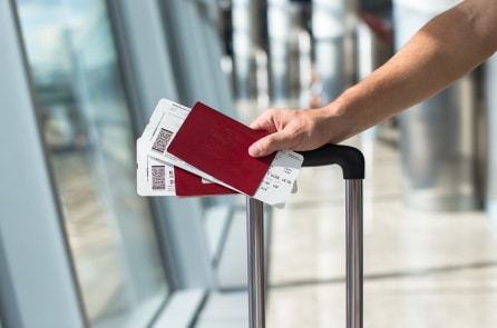 Vì sao không nên đăng ảnh vé máy bay lên các trang mạng xã hội?