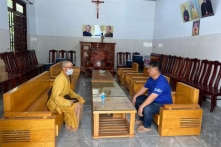 ‘Nhà sư’ đi nhận quà từ thiện ở Đồng Nai là bị án trốn truy nã