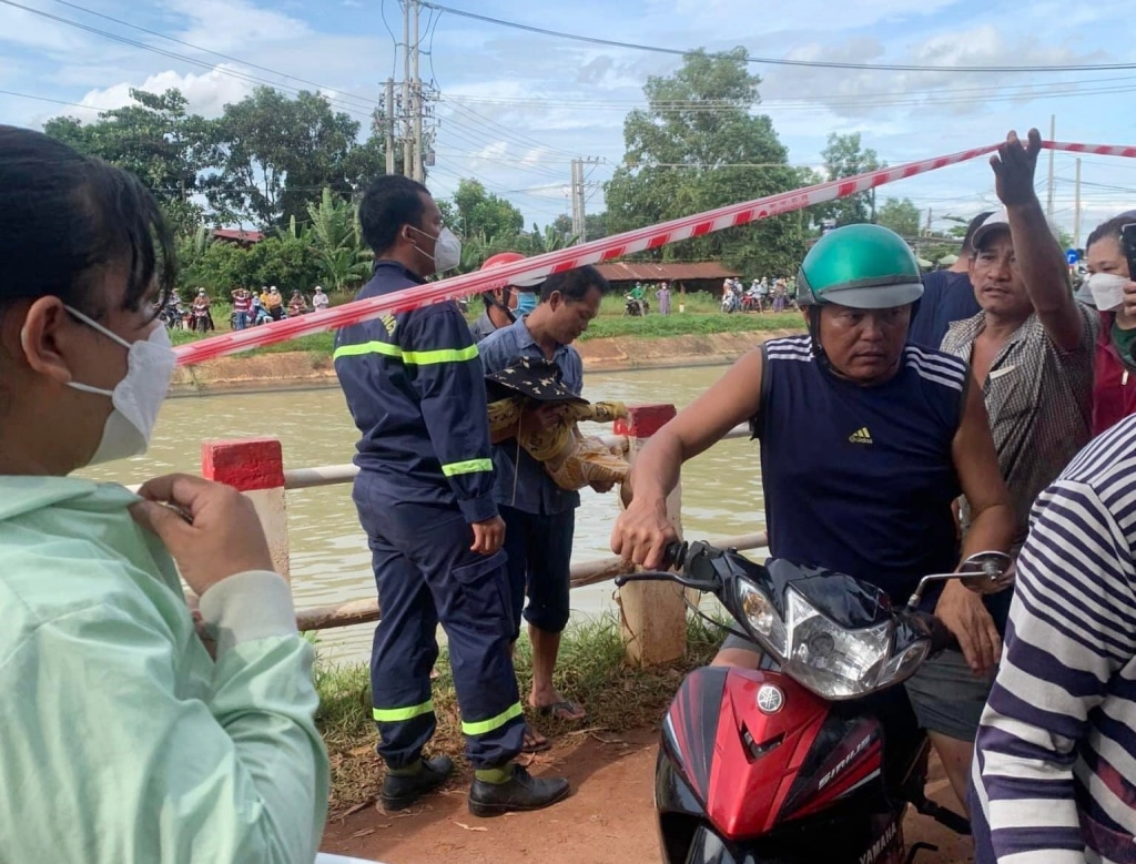 tay ninh thi the nguoi me cung hai con 2 tuoi 4 tuoi duoc tim thay duoi long kenh 1