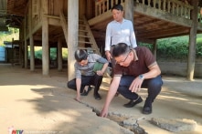 Nghệ An: Di dời khẩn cấp nhiều hộ dân vì vết nứt dài hàng trăm mét