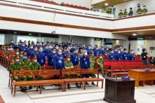 Buôn lậu 200 triệu lít xăng giả: ‘Cảnh sát biển, biên phòng cho phép, xăng mới vào Việt Nam’
