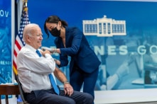 TT Biden tiêm mũi vắc-xin COVID thứ 5, kêu gọi “mỗi năm tiêm một lần”