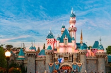 9 câu chuyện kỳ diệu thực sự xảy ra ở ‘công viên cổ tích’ Disney