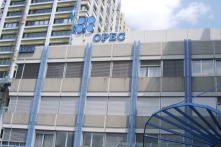 Quyết định giảm 2 triệu thùng/ngày của OPEC+ có thể đẩy giá năng lượng tăng trở lại