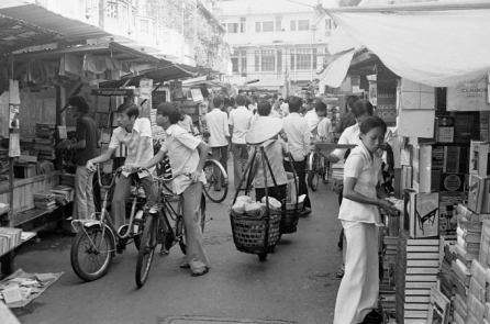 Văn nghệ đứng đường