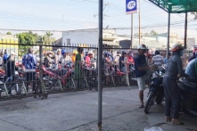 Giá tăng nhưng nguồn cung xăng dầu vẫn bất ổn, hệ quả người tiêu dùng chịu thiệt