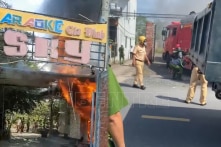 Cháy quán karaoke tại Bến Tre, lửa thiêu rụi cả 7 phòng hát