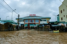 Miền Trung mưa lớn dồn dập, nhiều nơi ngập nặng