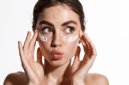 Chỉ số SPF và PA là gì? Vào mùa thu có cần sử dụng kem chống nắng?