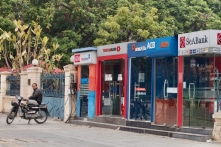 Ngân hàng tăng lãi suất huy động gần ngưỡng 8%/năm để hút vốn