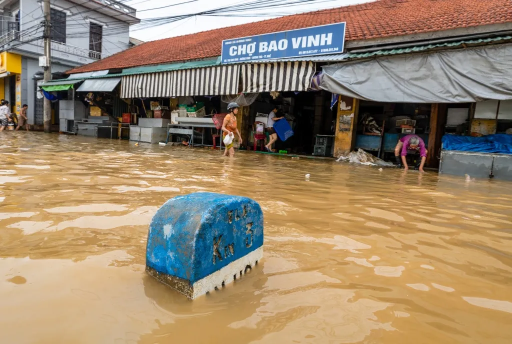 mua lon lich su o mien trung them nhieu thuong vong