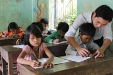 Chính phủ: Dự kiến nâng lương cơ sở từ 1,49 triệu lên 1,8 triệu đồng/tháng