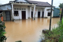 Quảng Ngãi: Gần 2.000 ngôi nhà bị ngập, 2 người mất tích trong mưa lũ