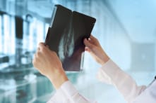 Đi khám răng, người phụ nữ phát hiện mắc ung thư vú