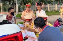 Đồng Nai: Bắt 5 ‘cò’ xe quá tải, có tài xế của Trạm trưởng Trạm CSGT