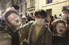 Trước ĐSQ Trung Quốc ở London, hàng ngàn người Hoa hô vang đả đảo ĐCSTQ