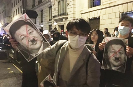 Trước ĐSQ Trung Quốc ở London, hàng ngàn người Hoa hô vang đả đảo ĐCSTQ
