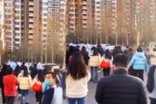 Nhiều người ở Bắc kinh biểu tình, hô “không muốn xét nghiệm, muốn tự do”