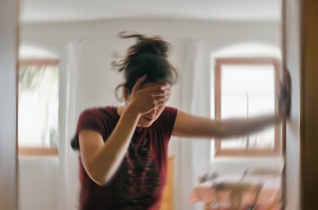 Tưởng chỉ bị ngứa tai, người phụ nữ nhập viện trong tình trạng đột quỵ