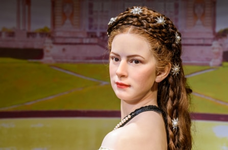 Xà phòng sữa dê – Bí quyết dưỡng da của “Hoàng Hậu đẹp nhất Châu Âu” Elisabeth