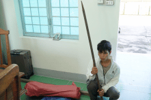 Kon Tum: Con trai nhẫn tâm dùng xà beng, cây gỗ đánh chết cha ruột