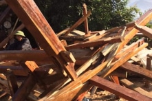 Yên Bái: Ngôi nhà sàn sập đổ khiến 4 người phải nhập viện