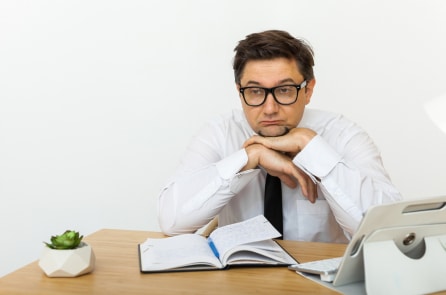Nhận lương cả tỷ, người đàn ông vẫn kiện công ty vì công việc quá nhàn nhã