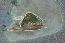 Căng thẳng giữa Philippines và Trung Quốc về việc cải tạo các đảo đang tranh chấp