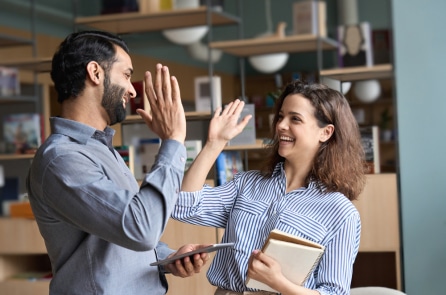 Mối quan hệ nơi làm việc tốt đẹp đến đâu là nhờ 10 quy tắc này