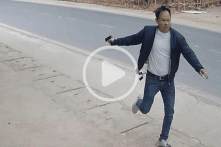 Nghi phạm vận chuyển ma túy dùng súng chống trả, cướp xe chạy trốn