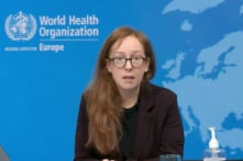 WHO kêu gọi du khách đeo khẩu trang khi biến thể Omicron mới lan rộng