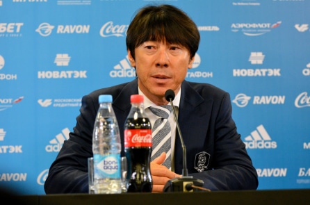 HLV Shin Tae-yong: Indonesia thua Việt Nam là do chất lượng mặt sân không tốt