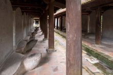 Người muôn năm cũ…