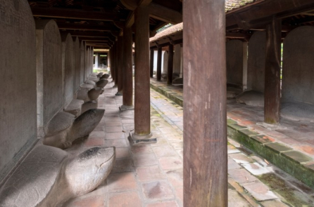 Người muôn năm cũ…