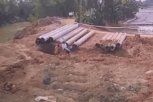 Khoảnh khắc cháu bé 10 tuổi lúc bị rơi xuống trụ bê-tông sâu 35m