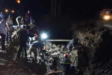 Đồng Tháp: Lực lượng cứu hộ đang nỗ lực cứu bé trai rơi xuống trụ bê tông sâu 35m