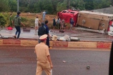 Bình Phước: Xe PCCC bị lật, 2 cảnh sát tử vong