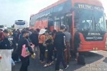 Dùng tem kiểm định giả, xe khách 43 chỗ ‘nhồi’ 73 người