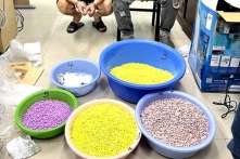 Gần 100 kg ma túy từ Đức gửi về sân bay Nội Bài, giấu trong sữa, cà phê