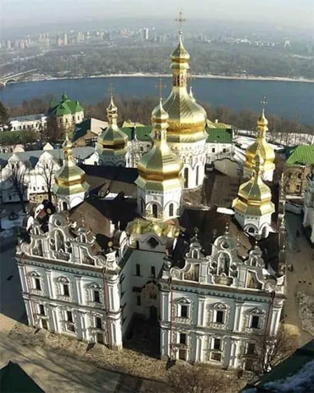 pic D O Dormition Cathedral of Kyivan Cave Monastery aerial view