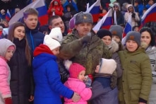 The Guardian chứng thực trẻ em Mariupol cảm ơn quân Nga